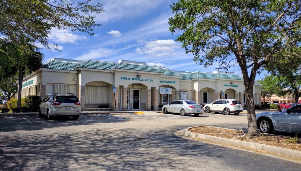 3300 Tamiami Trl, Port Charlotte, FL à louer - Photo de l’immeuble – Image 3 sur 9