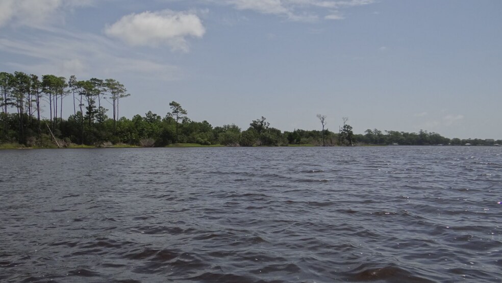 Isla Carolina, Swansboro, NC à vendre - Photo de l’immeuble – Image 2 sur 10