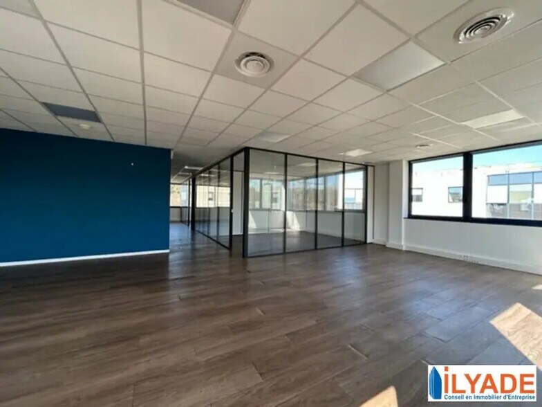 1 Rue Mahatma Gandhi, Aix-en-Provence à louer - Photo de l’immeuble – Image 3 sur 14