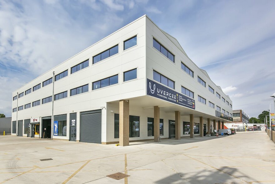 40-46 Fowler Rd, Ilford à louer - Photo de l’immeuble – Image 3 sur 4