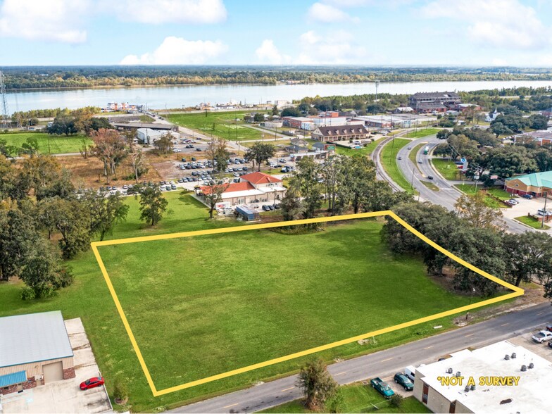 101 E 3rd Street, Belle Chasse, LA à vendre - Aérien – Image 2 sur 12