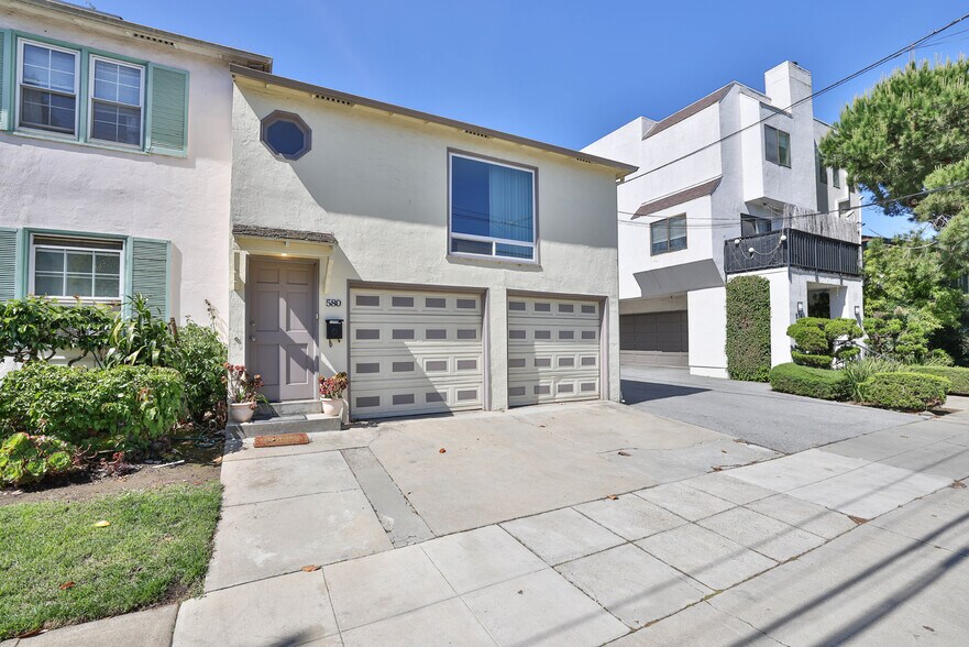 580 Chestnut St, San Carlos, CA à vendre - Photo de l’immeuble – Image 3 sur 11