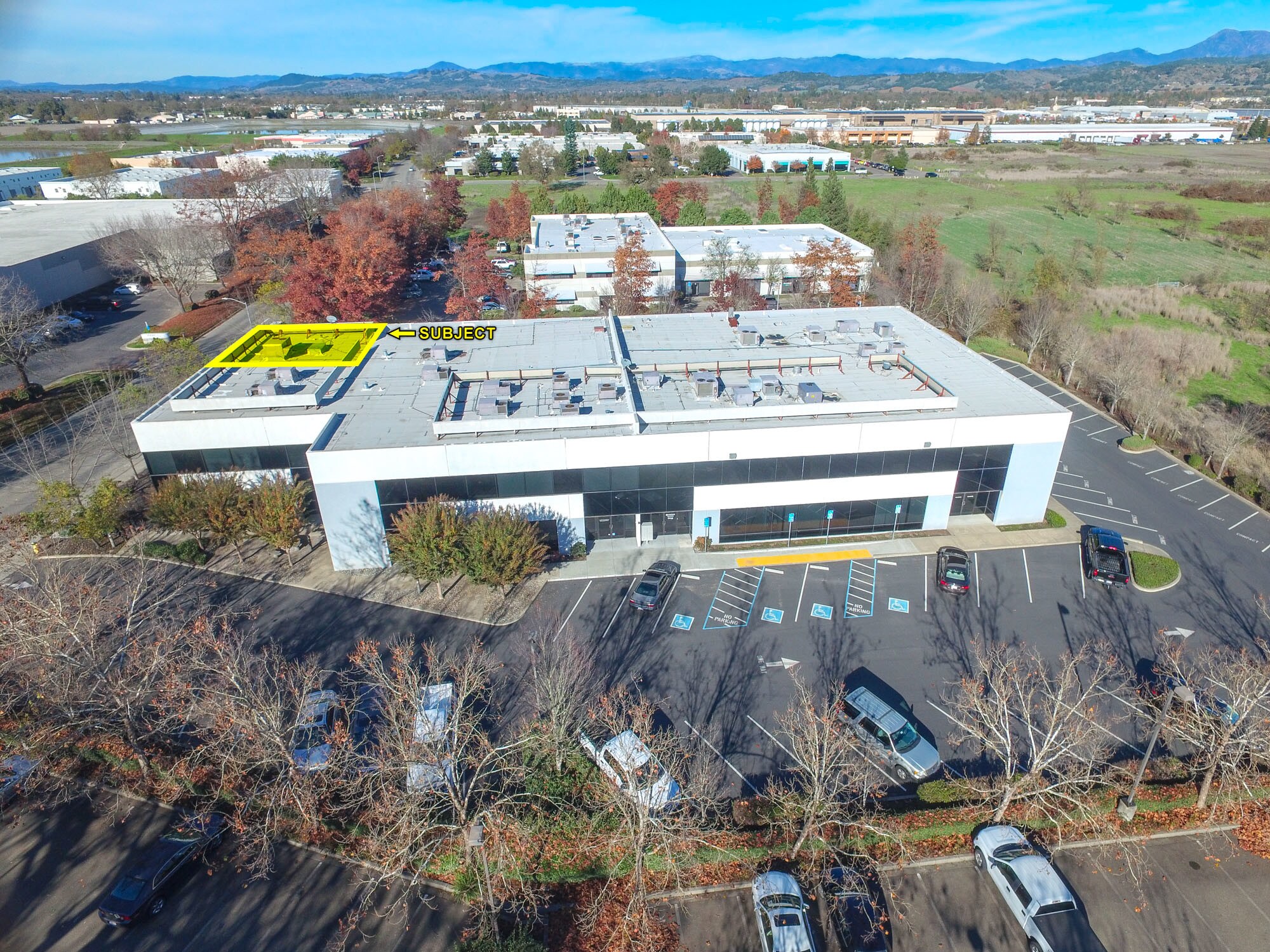 5464 Skylane Blvd, Santa Rosa, CA à louer Aérien– Image 1 sur 2