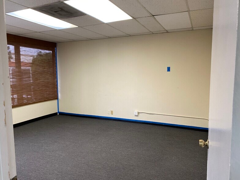 1625 E 17th St, Santa Ana, CA à louer - Hall d’entrée – Image 3 sur 18