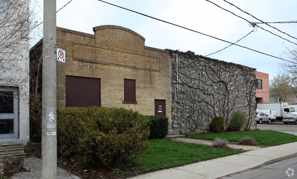 24 Mcgee St, Toronto, ON à louer - Photo de l’immeuble – Image 2 sur 2