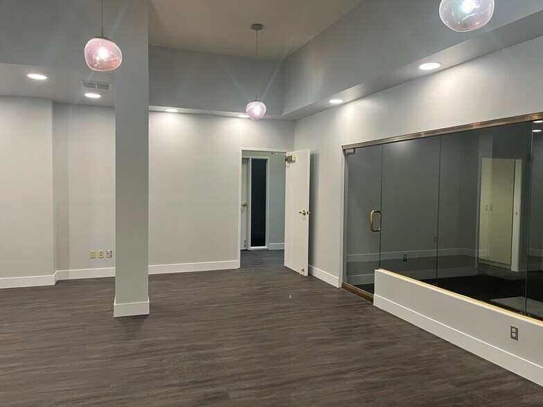 116 W Lime Ave, Monrovia, CA à louer - Photo intérieure – Image 3 sur 10