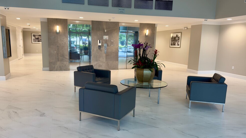 5835 Waterford District Dr, Miami, FL à louer - Photo de l’immeuble – Image 3 sur 8