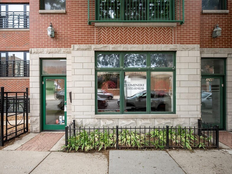 3248 N Sheffield Ave, Chicago, IL à vendre - Photo de l’immeuble – Image 3 sur 22