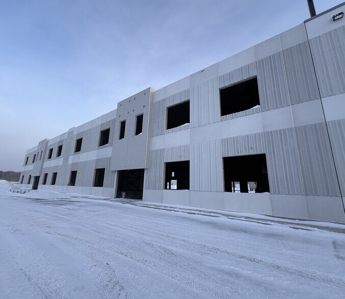 420 Addison Hall Cir, Aurora, ON à louer - Photo de la construction – Image 2 sur 3