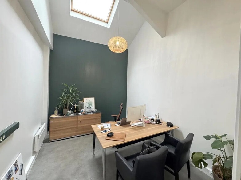 Bureau dans Versailles à louer - Photo de l’immeuble – Image 1 sur 12