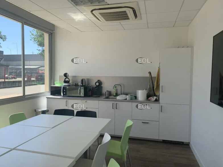 Bureau dans Orange à louer - Photo de l’immeuble – Image 2 sur 7