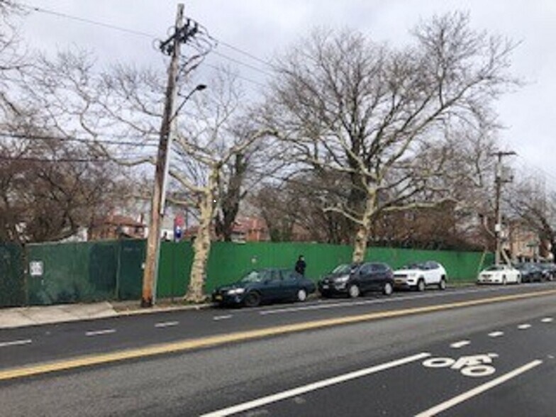 14517 Willets Point Blvd, Whitestone, NY à vendre - Photo de l’immeuble – Image 2 sur 8