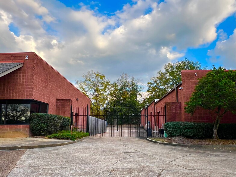 100 Briarwood West Dr, Jackson, MS à louer - Photo de l’immeuble – Image 1 sur 18