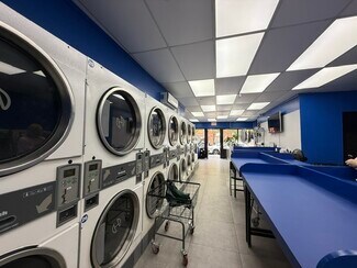 Plus de détails pour 30-23 30th St, Astoria, NY - Local commercial à louer