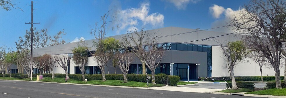 4501 E Airport Dr, Ontario, CA à louer - Photo de l’immeuble – Image 2 sur 5