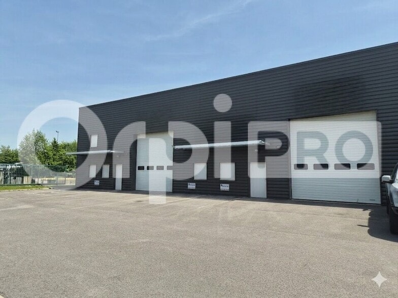 Local d’activités dans Reims à louer - Photo de l’immeuble – Image 1 sur 12
