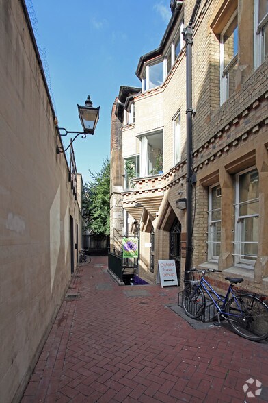 Frewin Ct, Oxford à vendre - Photo principale – Image 1 sur 1