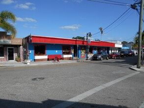 530 Athens St, Tarpon Springs, FL à louer Photo de l’immeuble– Image 1 sur 24