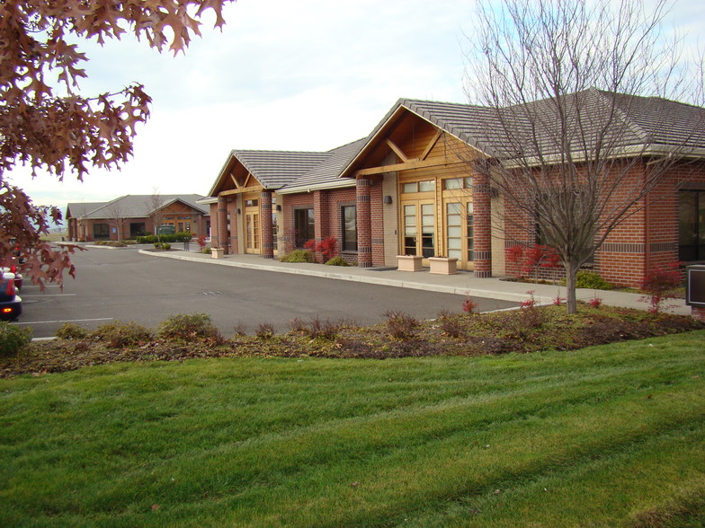 3555 Lear Way, Medford, OR à louer - Photo principale – Image 1 sur 2