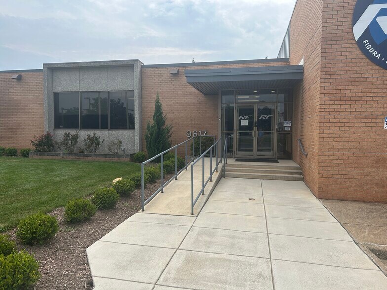 9635 Center St, Manassas, VA à louer - Photo de l’immeuble – Image 3 sur 27