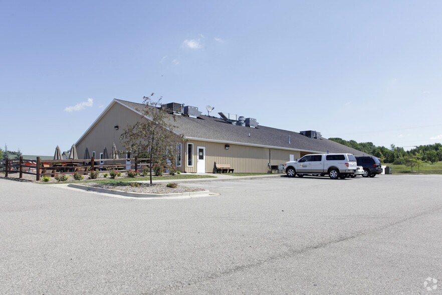 330 Rockford Park Dr, Rockford, MI à vendre - Photo de l’immeuble – Image 2 sur 3