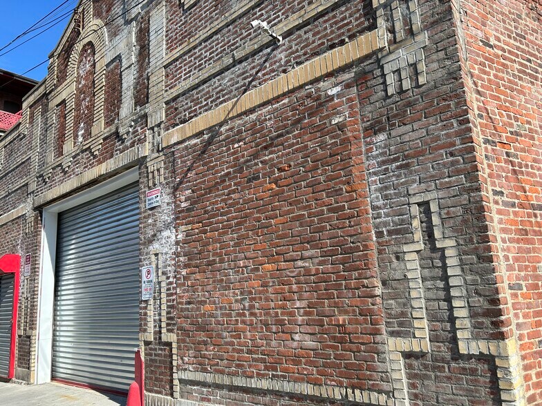 15 E Farm St, Waterbury, CT à vendre - Photo principale – Image 1 sur 20