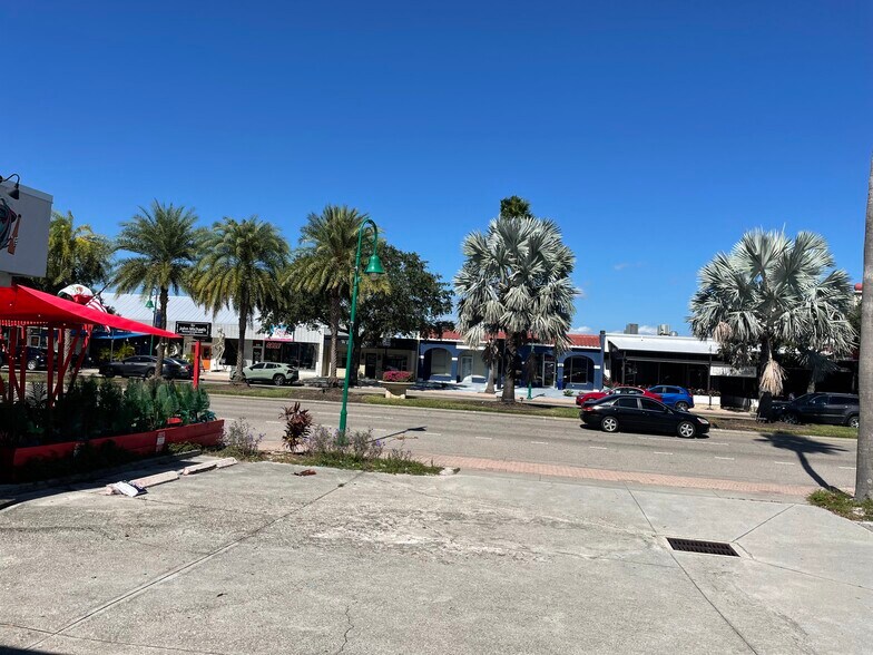 1336 E Cape Coral Pky, Cape Coral, FL à vendre - Photo de l’immeuble – Image 3 sur 10