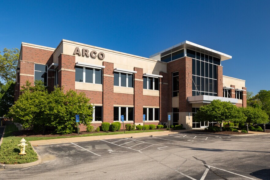 900 N Rock Hill Rd, Saint Louis, MO à vendre - Photo principale – Image 1 sur 17