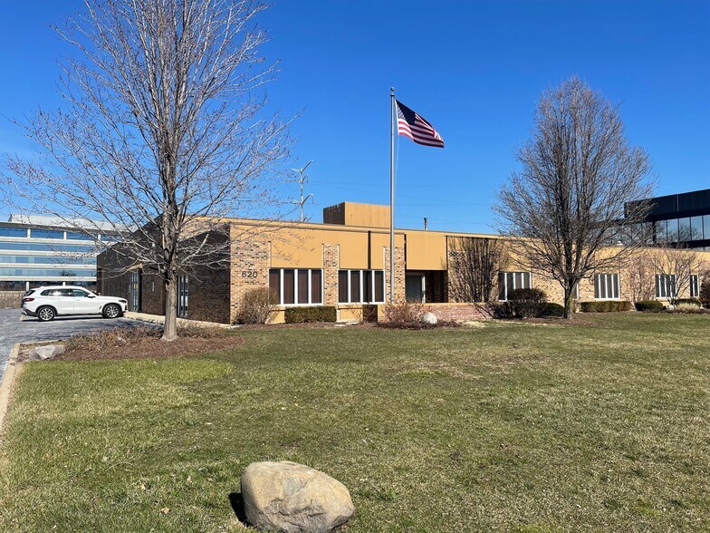 620 Enterprise Dr, Oak Brook, IL à louer - Photo de l’immeuble – Image 3 sur 26