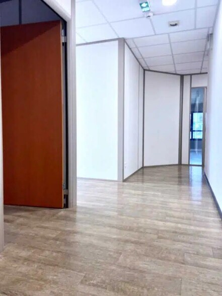 Bureau dans Limas à louer - Photo de l’immeuble – Image 2 sur 5