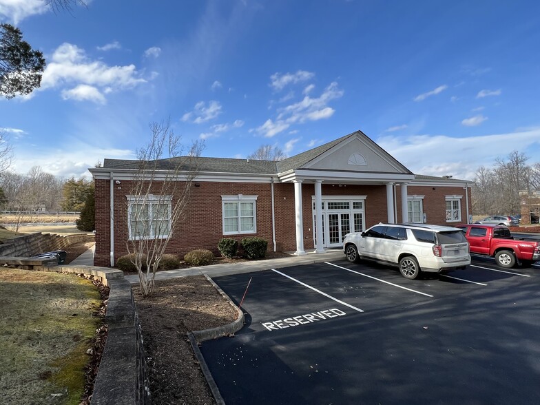 5924 Seminole Trl, Ruckersville, VA à louer - Photo de l’immeuble – Image 2 sur 9