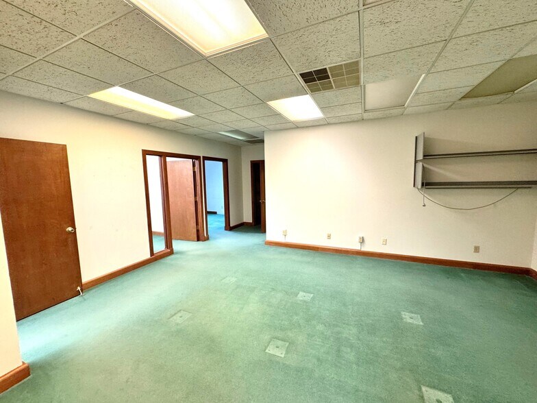 4610 Femrite Dr, Madison, WI à louer - Photo de l’immeuble – Image 3 sur 32
