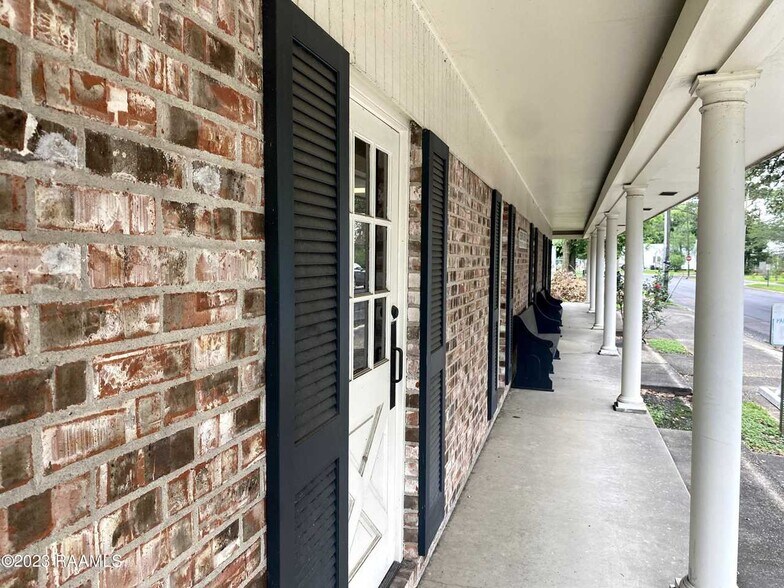 441 Charles St, New Iberia, LA à vendre - Photo de l’immeuble – Image 2 sur 8