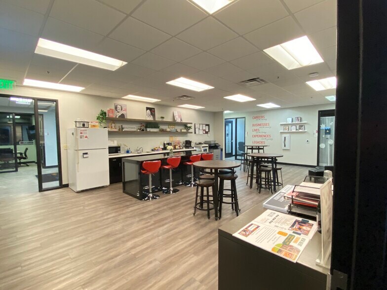 517 N Westhill Blvd, Appleton, WI à louer - Photo de l’immeuble – Image 2 sur 24