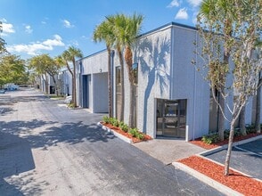 2201 Nw 30th Pl, Pompano Beach, FL à louer Photo de l’immeuble– Image 2 sur 5