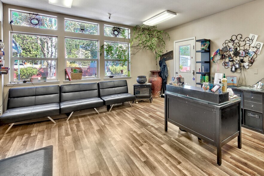 12315 Deerfield Dr, Truckee, CA à louer - Photo de l’immeuble – Image 3 sur 13