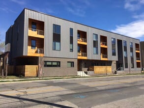 1240 E Meyer Blvd, Kansas City, MO à louer Photo de l’immeuble– Image 2 sur 9