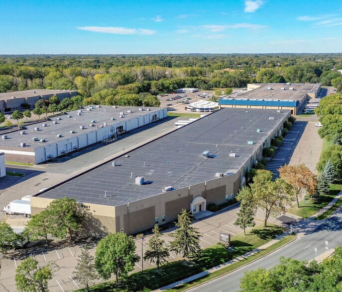 6801 Shingle Creek Pky, Brooklyn Center, MN à louer - Photo de l’immeuble – Image 1 sur 13