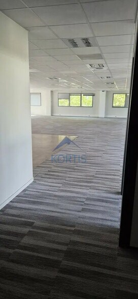 Bureau dans Saint-Priest à louer - Photo de l’immeuble – Image 2 sur 9