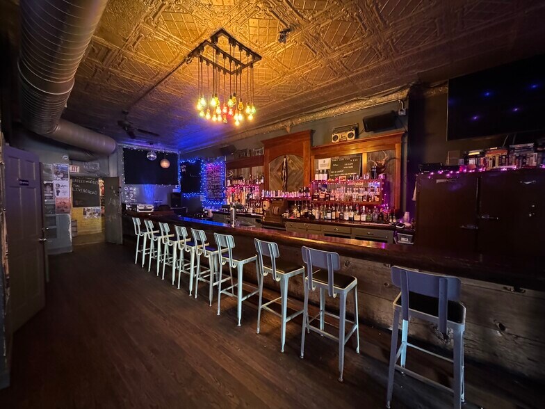 3425 W Fullerton Ave, Chicago, IL à vendre - Photo intérieure – Image 2 sur 6