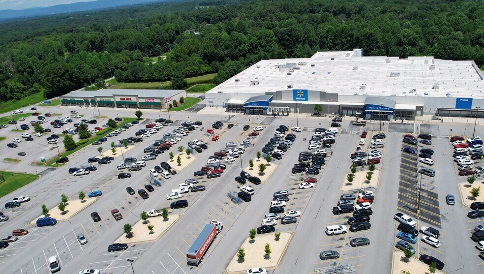 250 Furniture Dr, Cornelia, GA à louer - Photo de l’immeuble – Image 2 sur 5