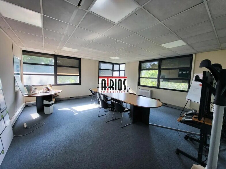 Local d'activités dans La Seyne-sur-Mer à vendre - Photo de l’immeuble – Image 2 sur 12