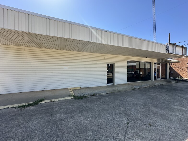 60 Main Avenue Dr, Taylorsville, NC à vendre - Photo principale – Image 1 sur 26