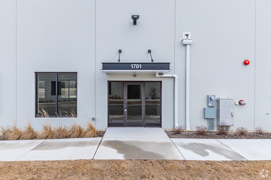 NEC Aucutt Rd & Commerce Dr, Montgomery, IL à vendre - Photo de l’immeuble – Image 3 sur 5