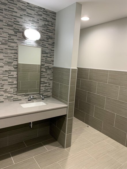 27655 Middlebelt Rd, Farmington Hills, MI à louer - Photo intérieure – Image 3 sur 5