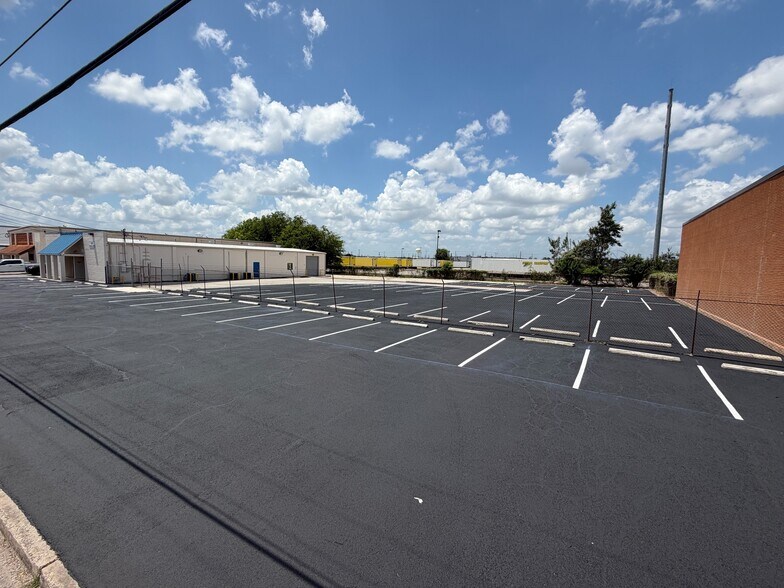1011 Paulsun St, San Antonio, TX à louer - Photo de l’immeuble – Image 2 sur 10