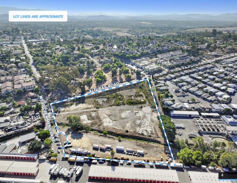 540 Clemmens Ln, Fallbrook, CA à vendre - Photo de l’immeuble – Image 2 sur 11