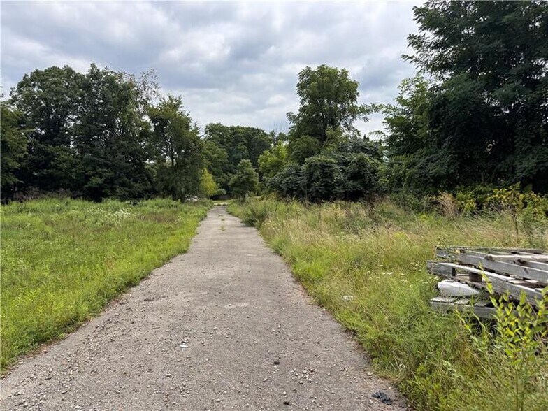 2222 Freeport Rd, New Kensington, PA à vendre - Photo de l’immeuble – Image 2 sur 7