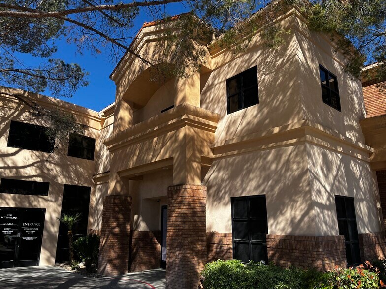 6787 W Tropicana Ave, Las Vegas, NV à louer - Photo de l’immeuble – Image 2 sur 30