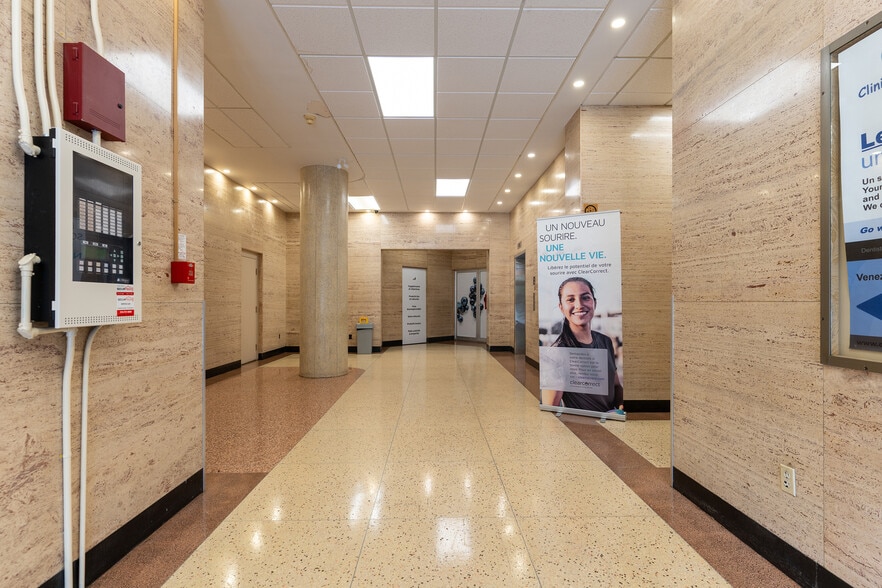 1255-1289 Boul Laird, Mont-Royal, QC à louer - Photo intérieure – Image 2 sur 7